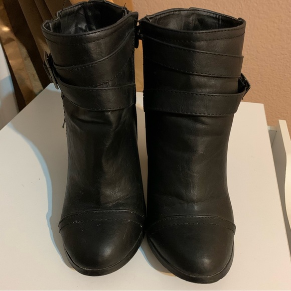 Wide width buckle ankle bootie - Picture 2 of 4